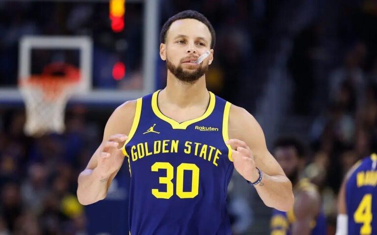 Golden State Warriors Busca Vaga nos Playoffs em Confronto Contra os Trail Blazers
