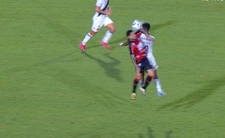 Matheuzinho é expulso em partida contra o Vasco e desfalca o Vitória no clássico Ba-Vi
