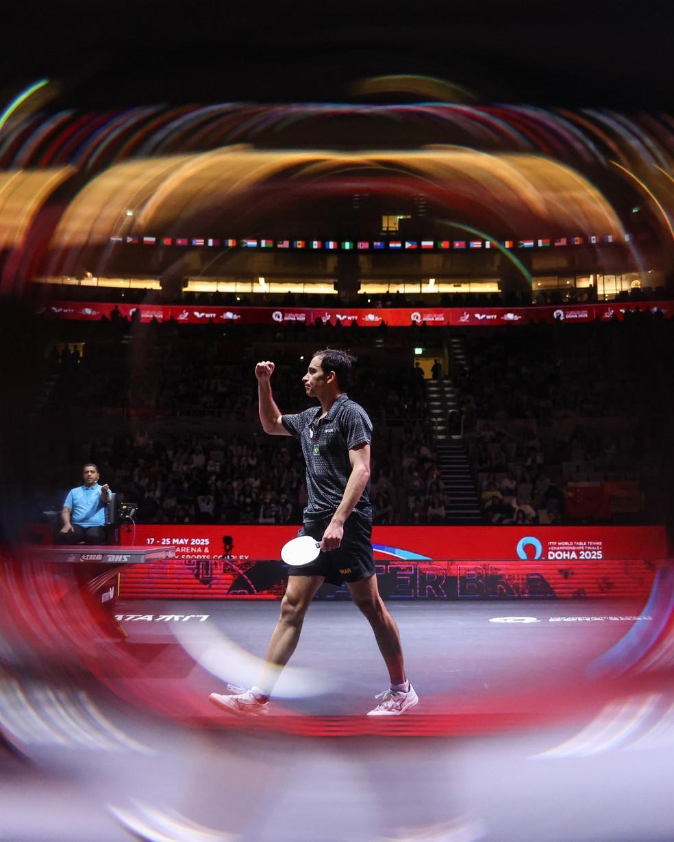 Hugo Calderano na semifinal do Mundial de tênis de mesa