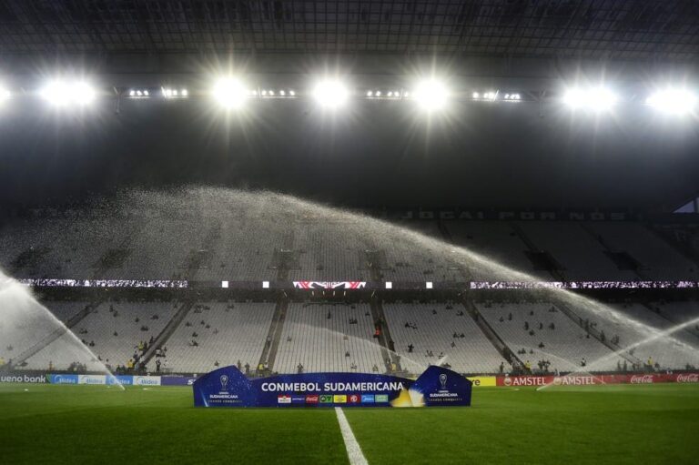 Corinthians e América de Cali se enfrentam em jogo decisivo na Sul-Americana