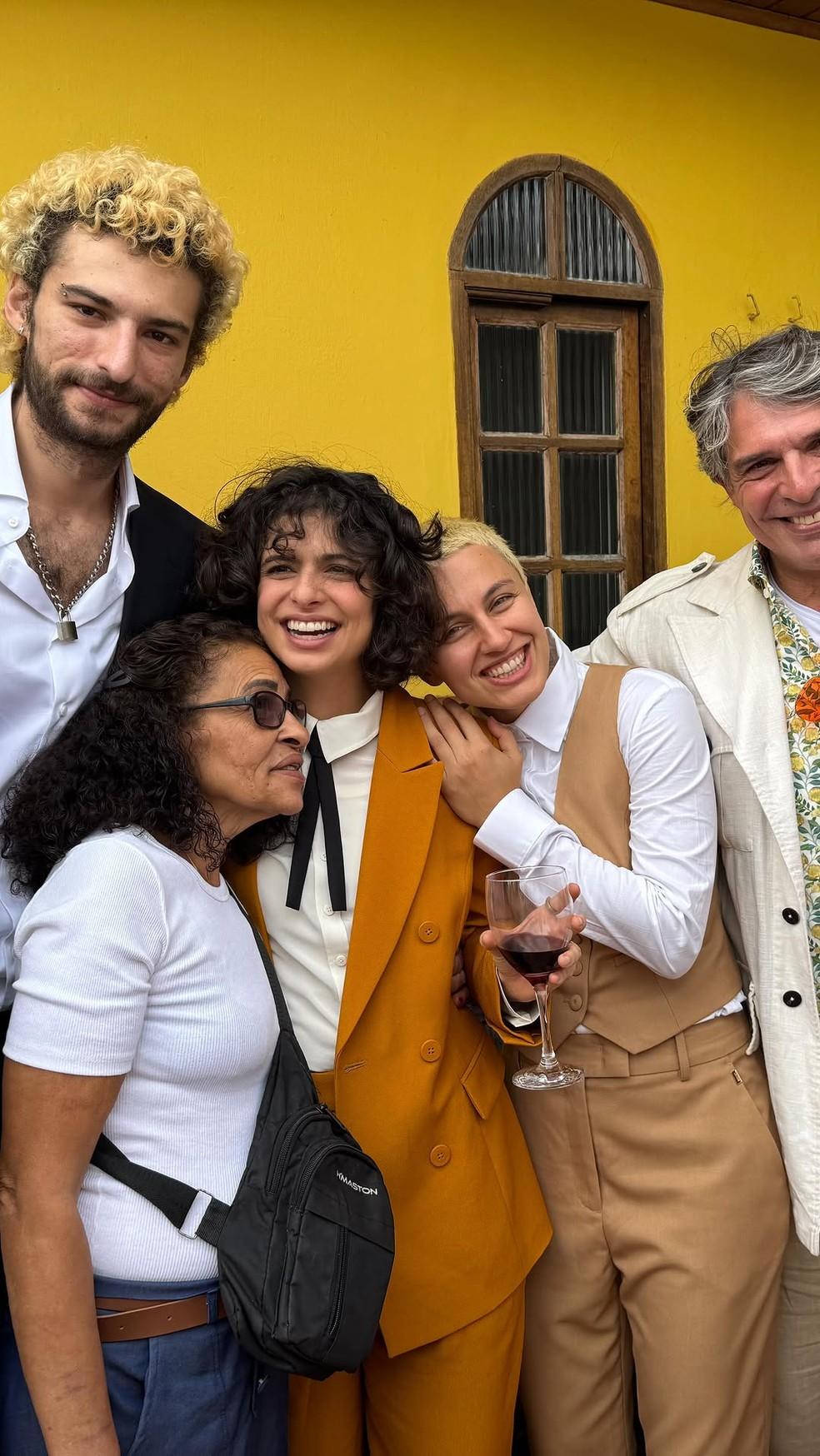 Júlia Anquier, filha de Débora Bloch e Olivier Anquier, se casa com Maria Beraldo — Foto: Reprodução/Instagram