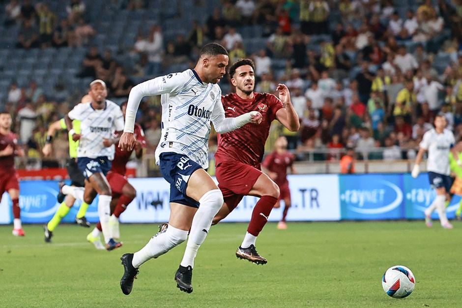 Fenerbahçe e Hatayspor em campo