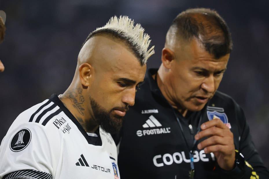 Arturo Vidal e Jorge Almirón durante a coletiva