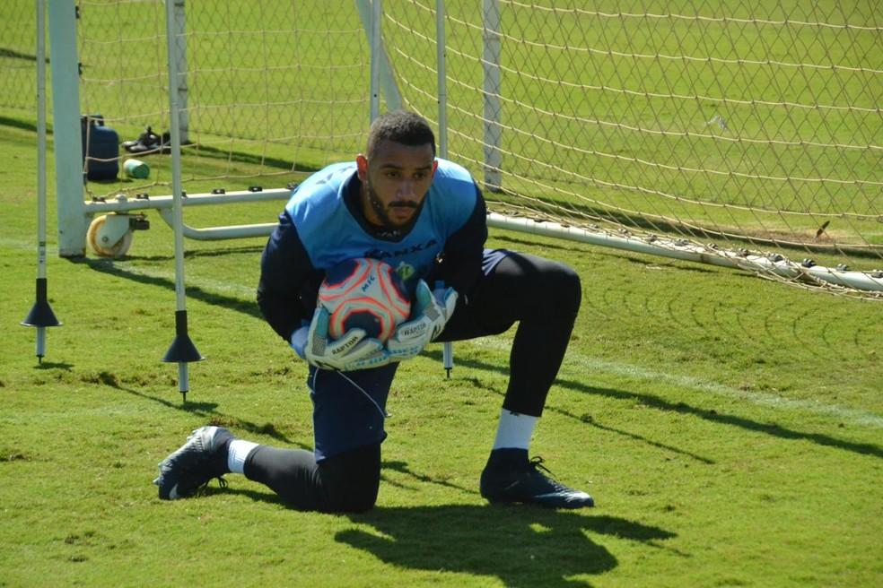 Kewin, quando atuava pelo Mirassol