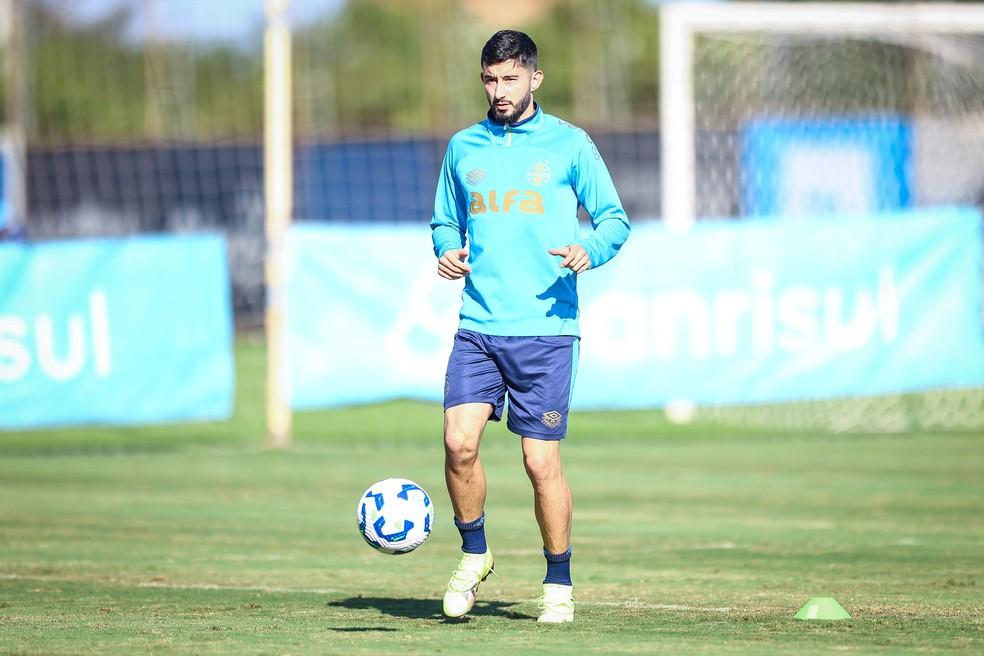 Villasanti em treino do Grêmio