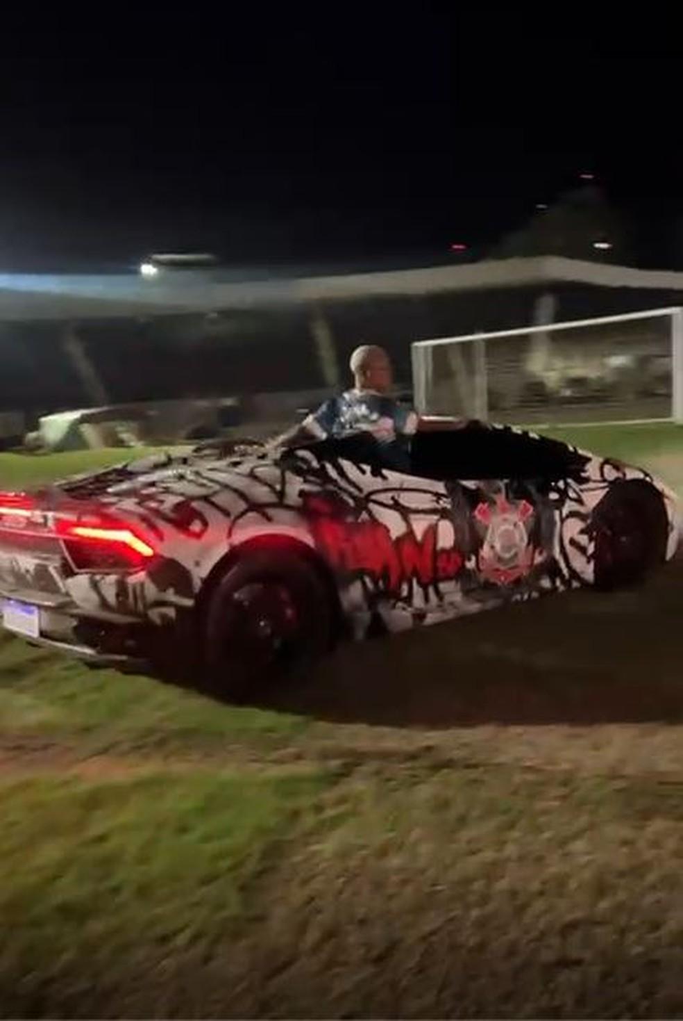 MC Ryan SP dá cavalo de pau em Piracicaba