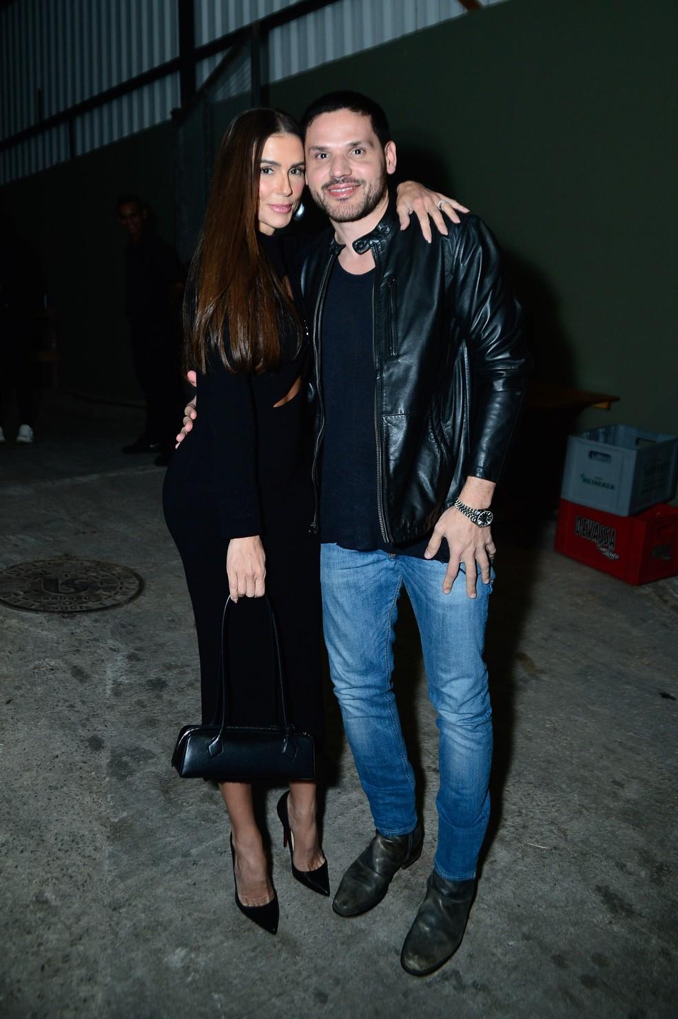 Deborah Secco e Dudu Borges posando juntos