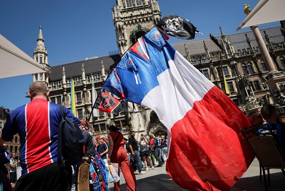 Torcedores de PSG e Inter fazem festa em Munique horas antes da final da Champions League
