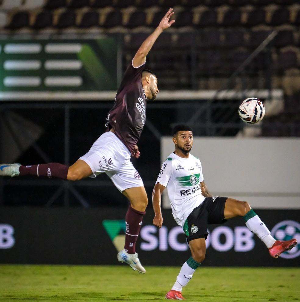 Lucas Ronier em Ferroviária x Coritiba