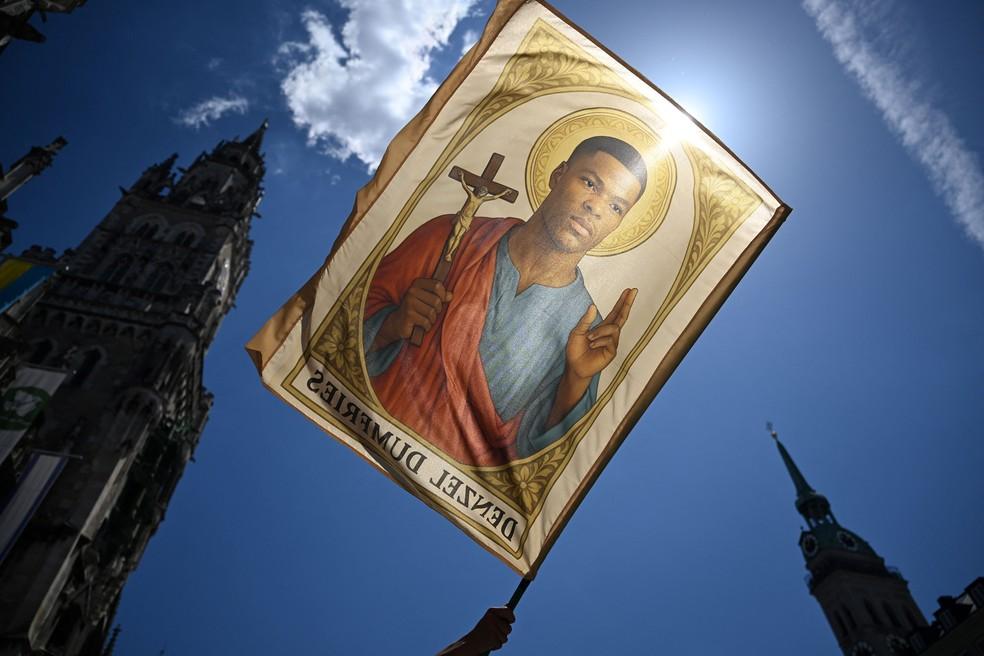 Torcedores de PSG e Inter fazem festa em Munique horas antes da final da Champions League