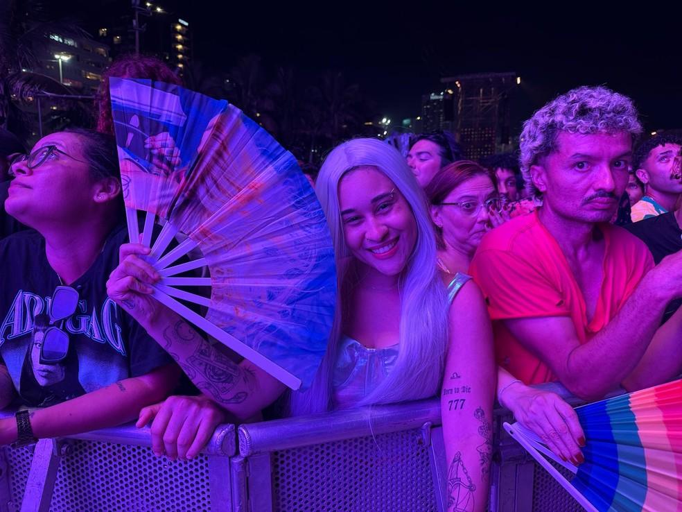 Paula Beatriz e seu leque