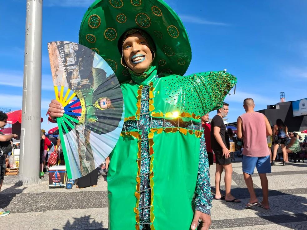 Potter Viana e seu leque colorido