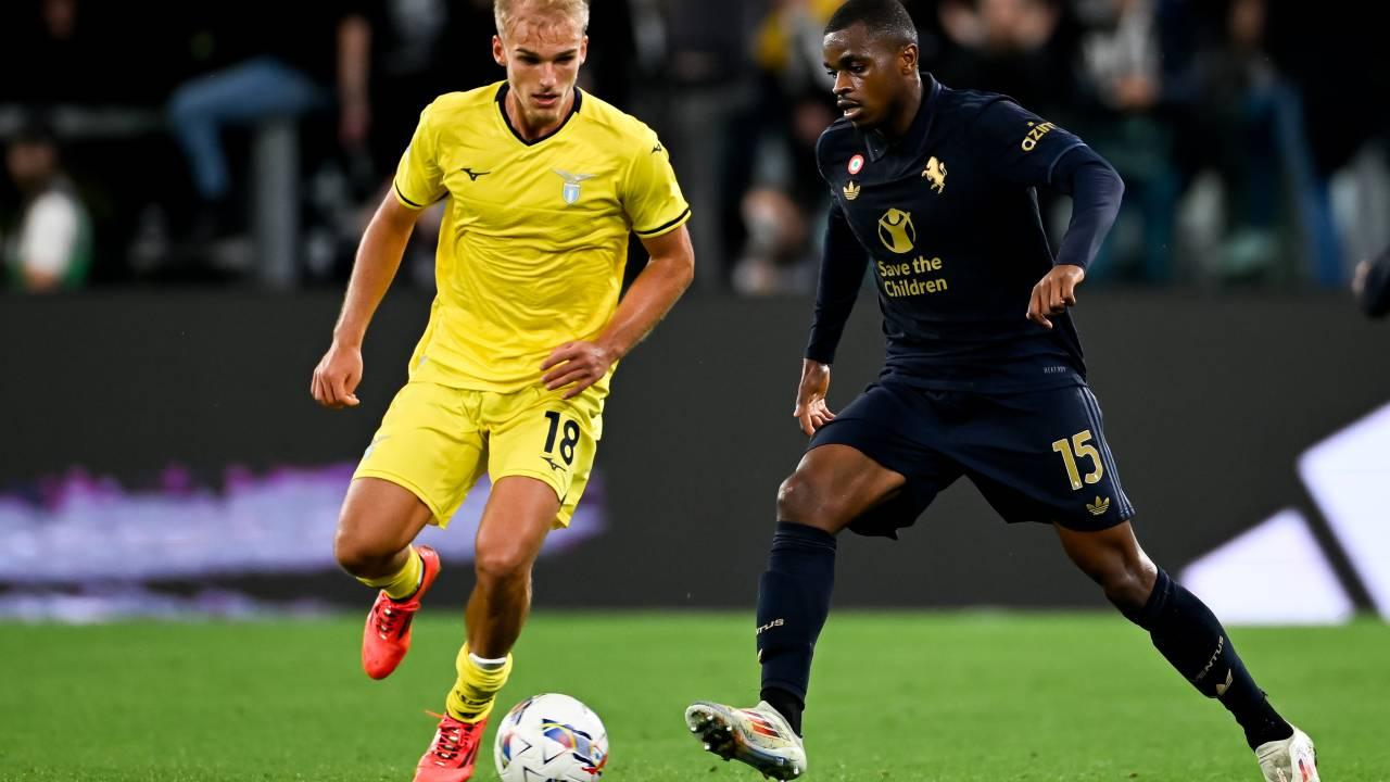 Pierre Kalulu da Juventus em desafio com Matteo Guendouzi da Lazio
