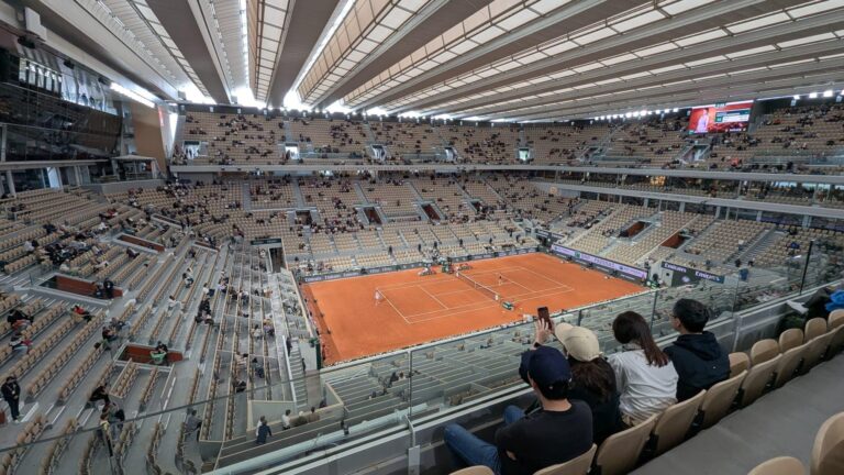 Roland-Garros 2025: Sabalenka brilha em sua estreia e homenagem a Nadal marca a abertura