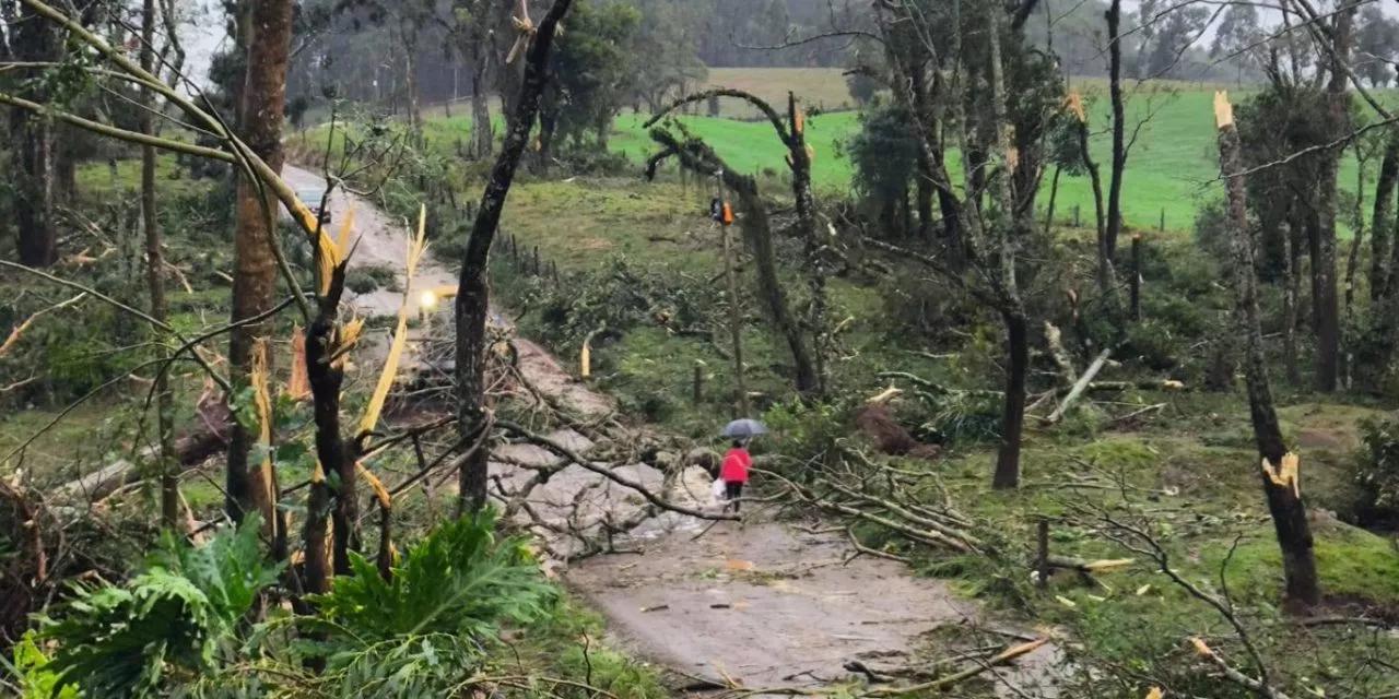 Tornado provoca destruição em área rural do Norte do Rio Grande do Sul
