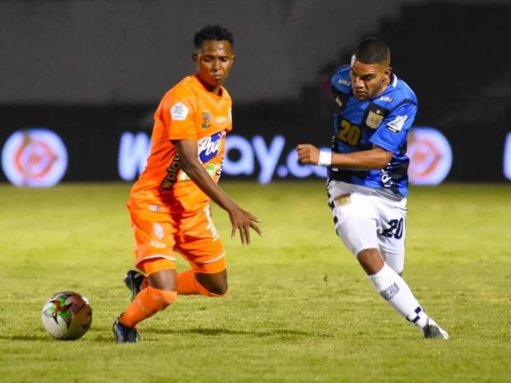 Boyacá Chicó vs Envigado no Estádio La Independência