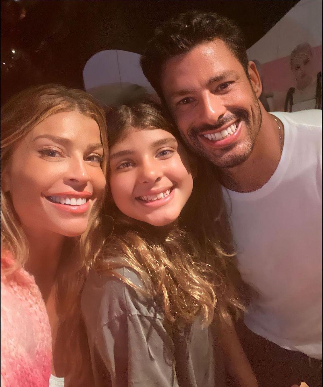 Sofia com os pais, Grazi Massafera e Cauã Reymond