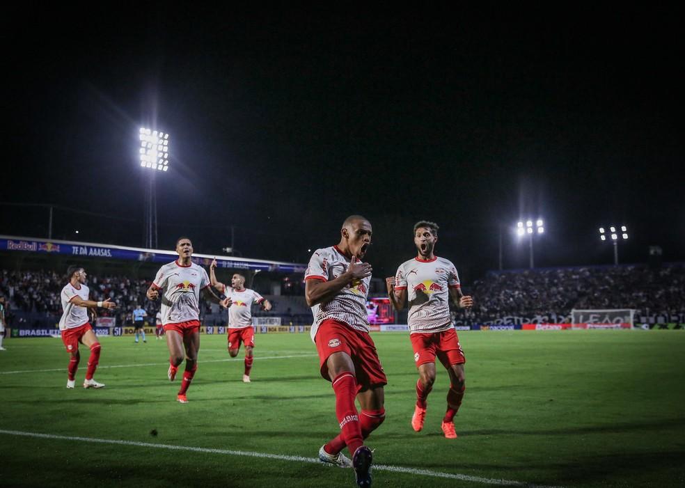Jhon Jhon comemora gol do Bragantino