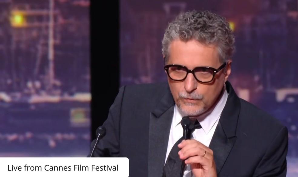 Kleber Mendonça aceita prêmio em nome de Wagner Moura em Cannes