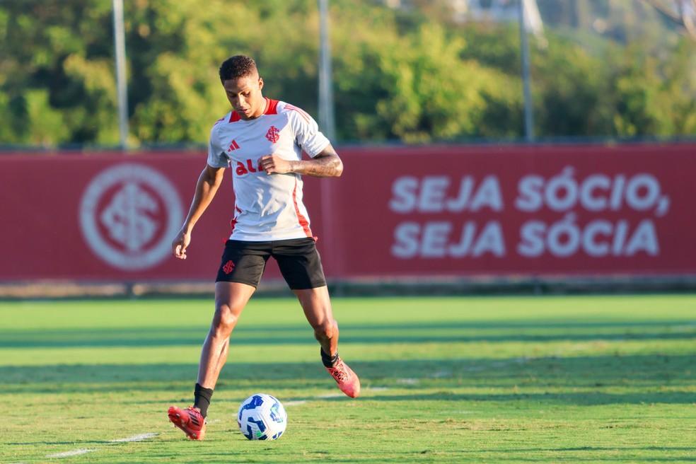 Vitinho, atacante do Inter