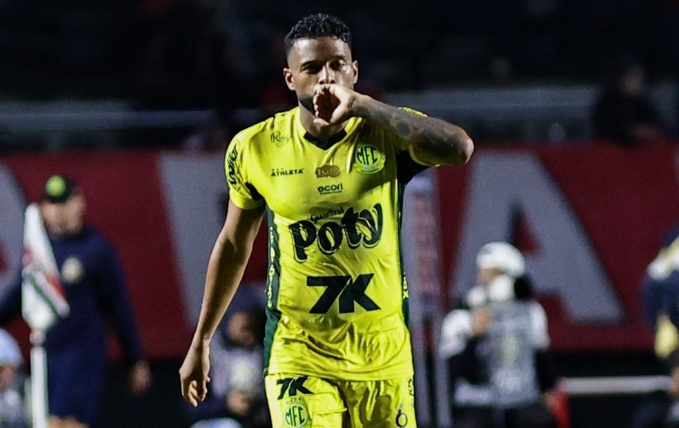 Reinaldo comemora gol do Mirassol contra o São Paulo