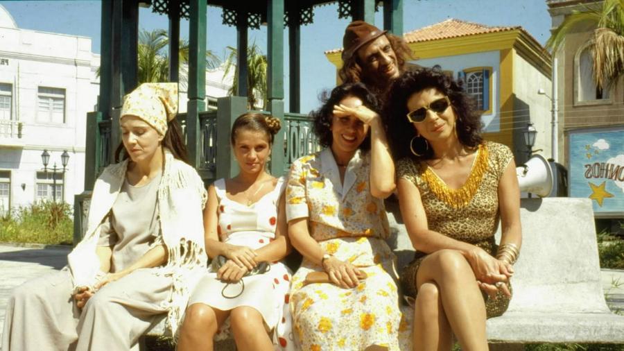 Elenco de Tieta, incluindo Yoná Magalhães, Tássia Camargo, Arlete Salles, Betty Faria e Benvindo Sequeira