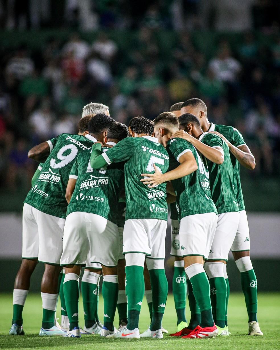Elenco do Guarani reunido antes do jogo contra o Botafogo