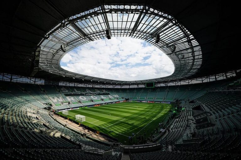 Final da Conference League: Betis e Chelsea se enfrentam em busca do título inédito