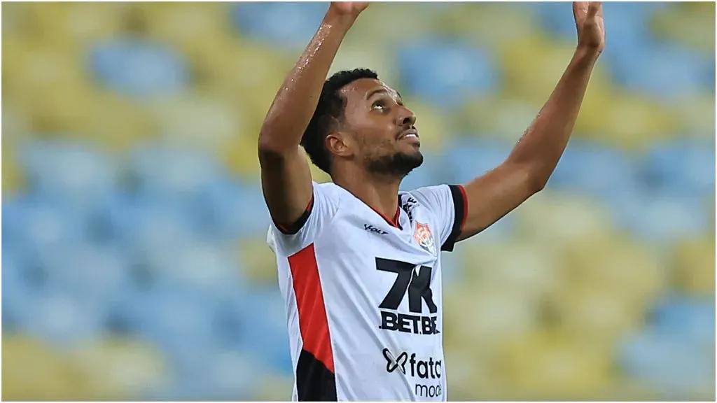 Claudinho do Vitória durante o jogo contra o Santos