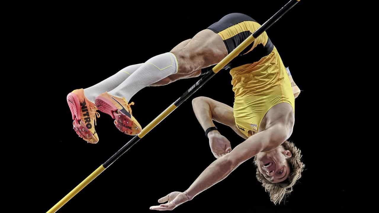 Armand Duplantis vence a competição de salto com vara