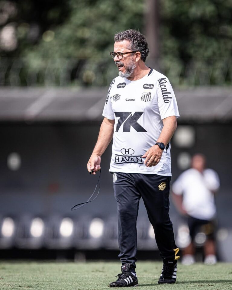 Transformações no Santos: Cleber Xavier prepara mudanças para enfrentar o Grêmio