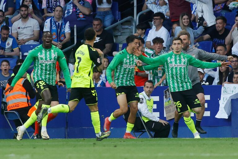 Golazo de Antony leva Betis à vitória e provoca reações incríveis