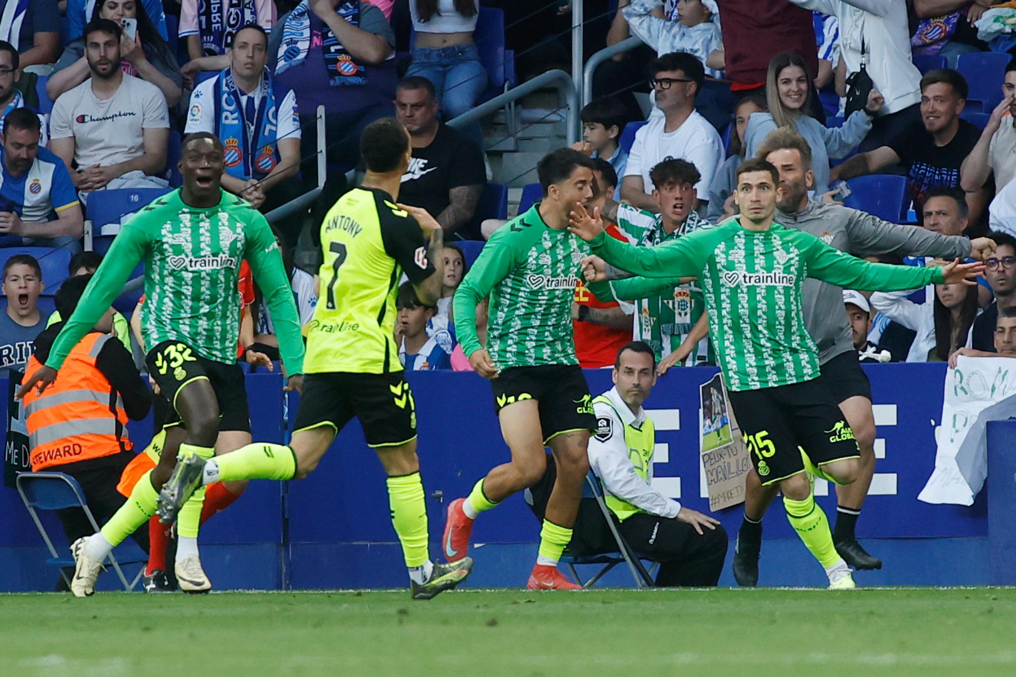 Antony celebra seu gol ao Espanyol.