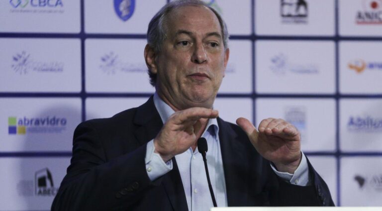 Ciro Gomes Expressa Indignação com Troca de Ministros na Previdência