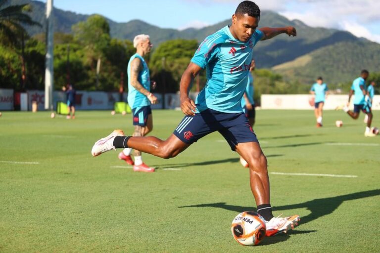 Flamengo e Cruzeiro se reencontram no Brasileirão: Alex Sandro disponível e mensagem enigmática de Gabigol