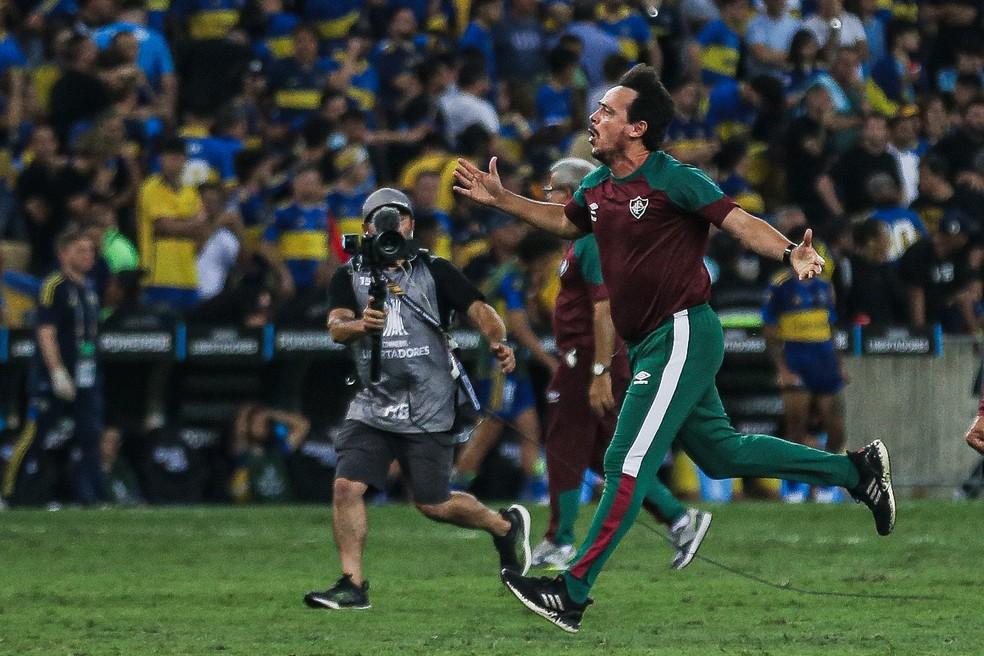 Diniz correndo após o título da Conmebol Libertadores