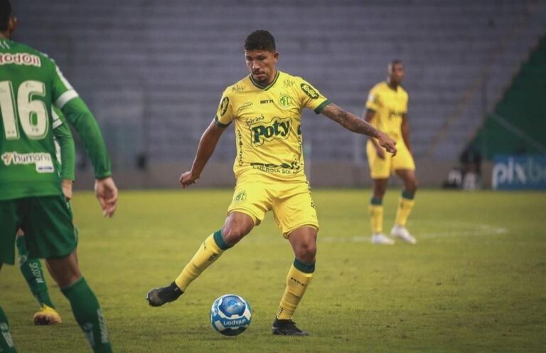 Yuri Lima, namorado de Iza, anuncia aposentadoria do futebol após 15 anos de carreira