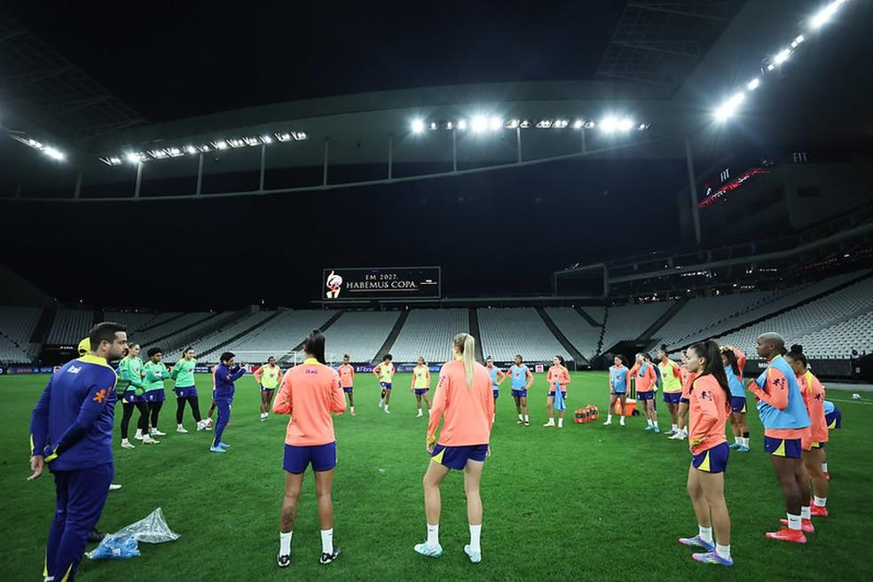 Treino da seleção brasileira feminina na Neo Química Arena
