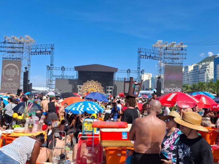 Fãs de Lady Gaga se mobilizam para o show histórico em Copacabana
