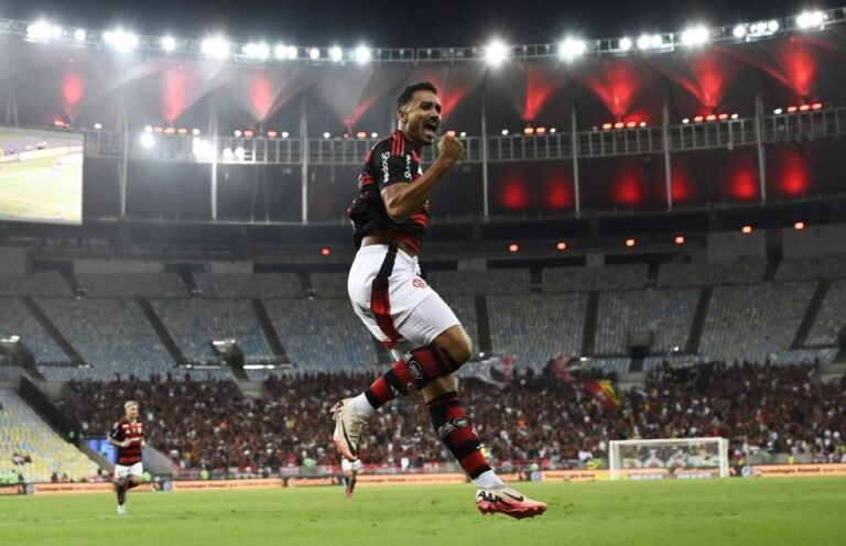 Danilo, do Flamengo, elogia Ancelotti e critica situação do futebol brasileiro