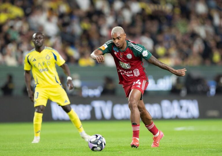 Vitinho, ex-Flamengo, deixa Al-Ettifaq e fica livre no mercado