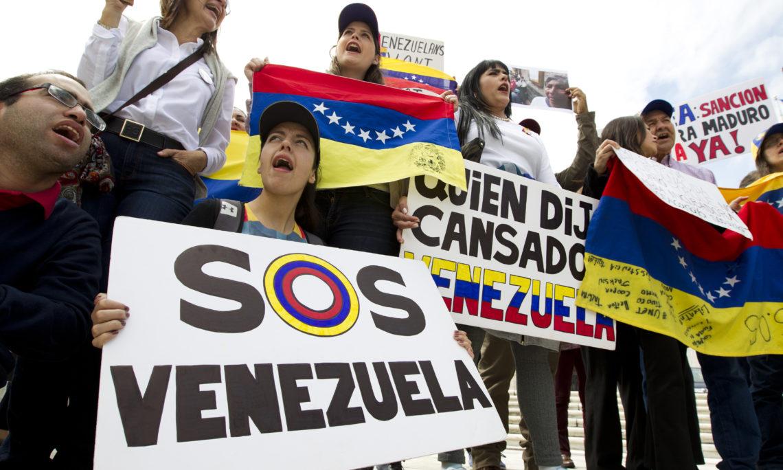 Manifestantes opostos ao governo venezuelano