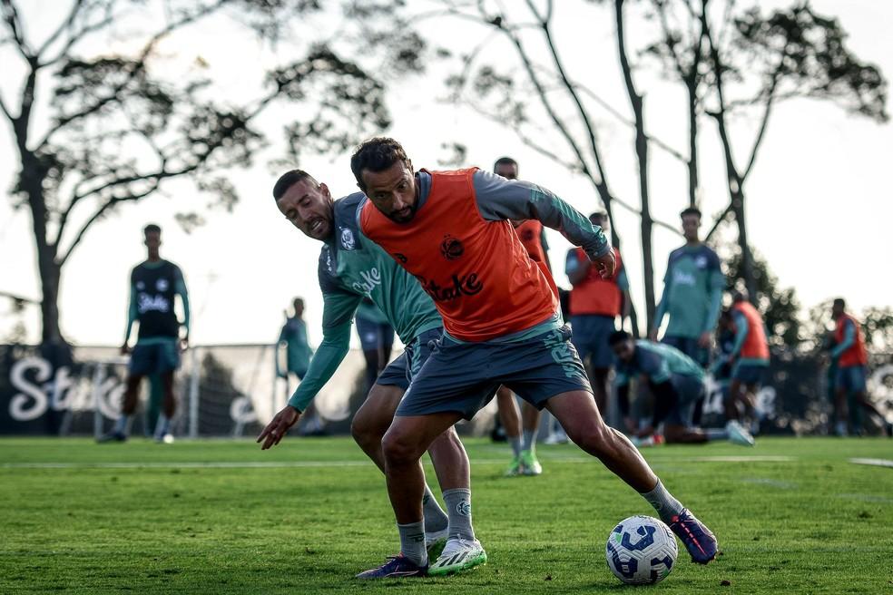 Alan Ruschel e Nenê em treino do Juventude