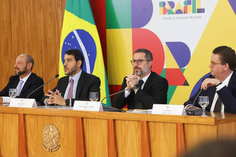 Coletiva de imprensa do INSS sobre devolução de descontos indevidos