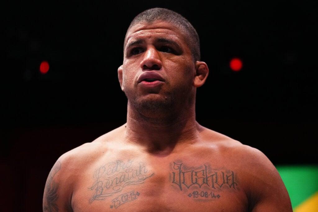 Gilbert Burns durante uma luta no UFC