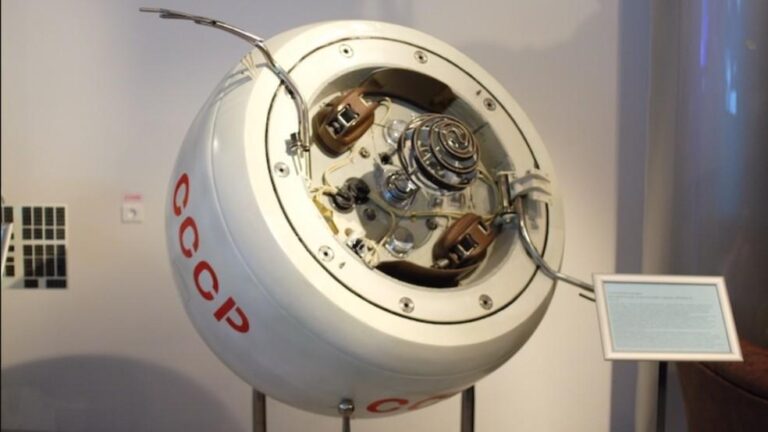 Nave russa cai no Oceano Índico após 53 anos no espaço