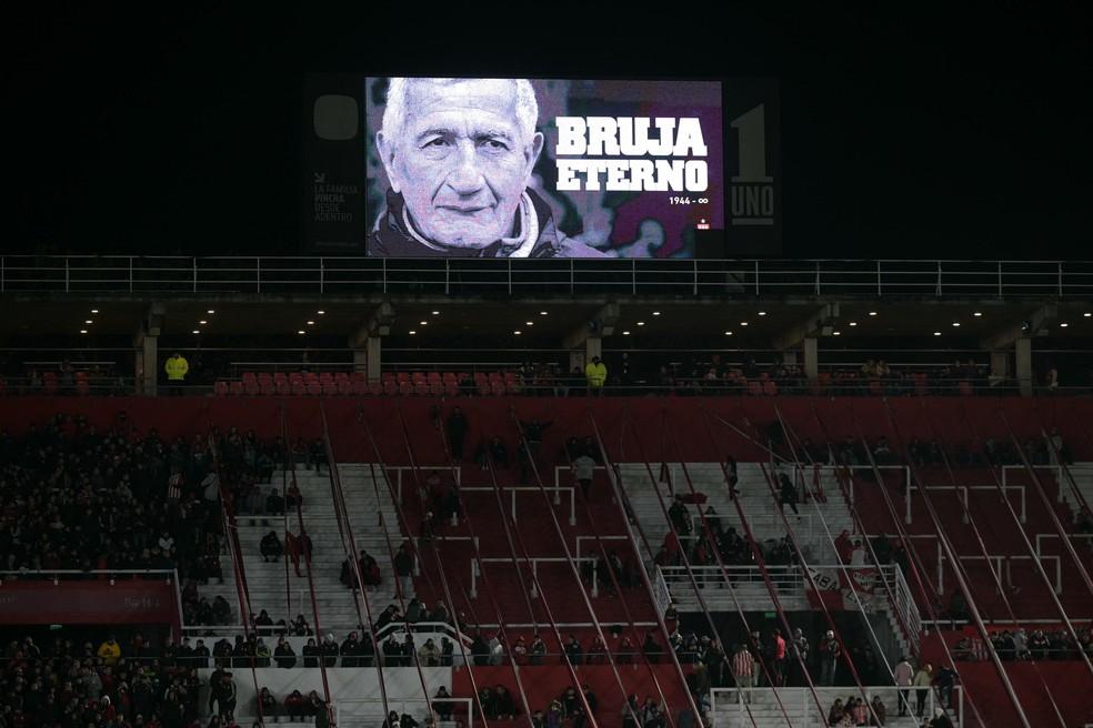 Homenagem do Estudiantes ao ídolo Juan Ramón Verón