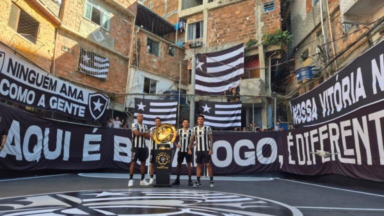 Botafogo Leva Taça do Mundial de Clubes para Comunidade do Rio de Janeiro