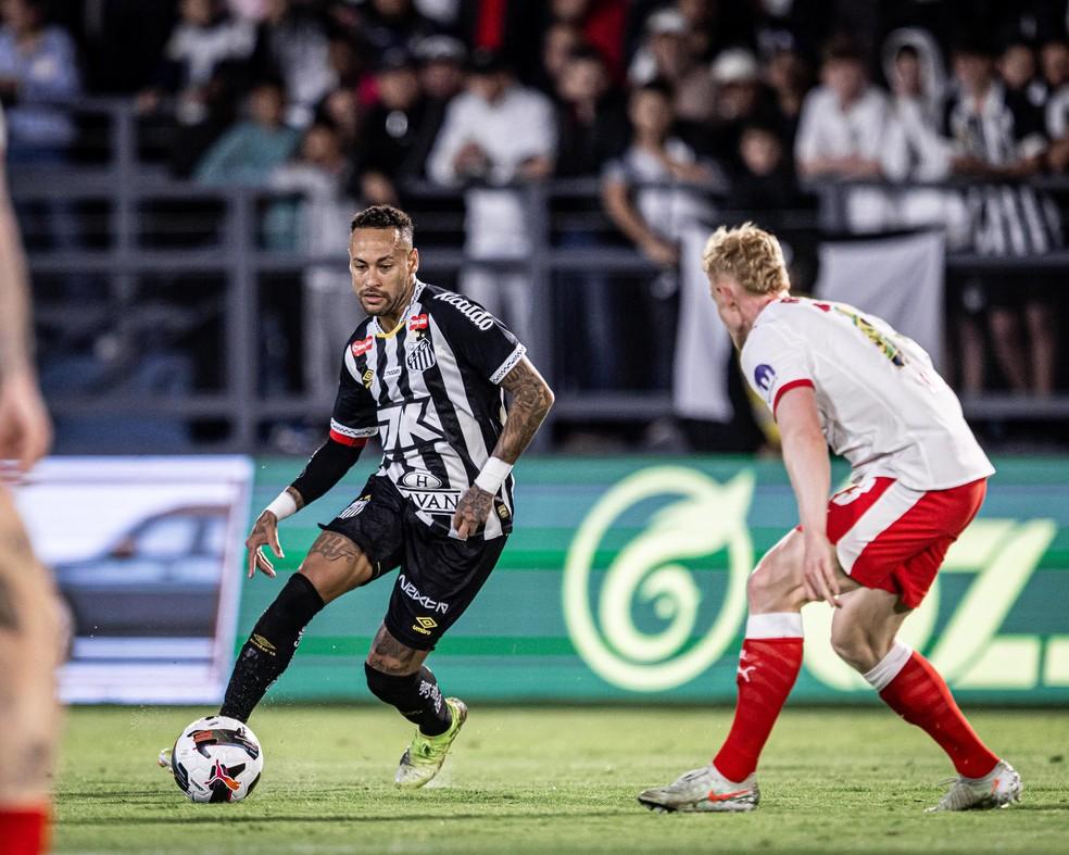 Neymar em Santos x RB Leipzig