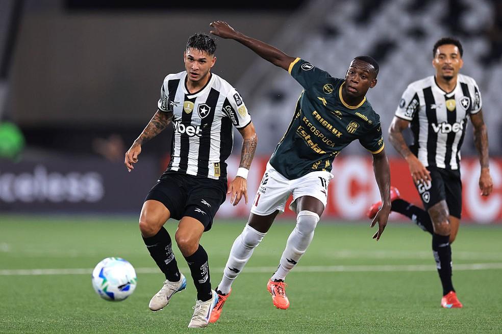 Mateo Ponte e Cristian Cañozales em Botafogo x Carabobo, pela Libertadores